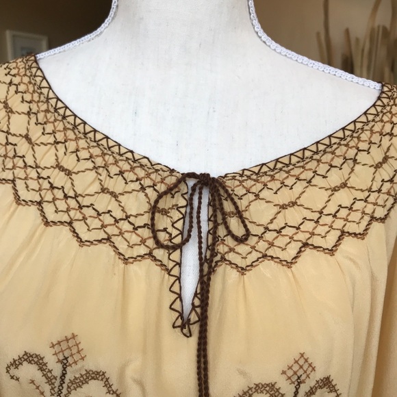 Gorgeous BCBG MaxAzria Top- Size M - Picture 2 of 8